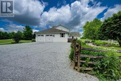 Oversized Double Garage with mudroom - 