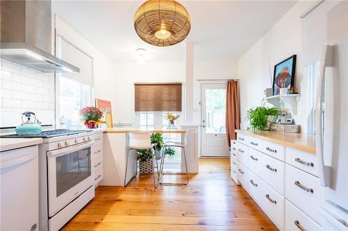 15 Liberty Street, Hamilton, ON - Indoor Photo Showing Kitchen