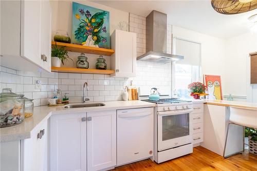 15 Liberty Street, Hamilton, ON - Indoor Photo Showing Kitchen