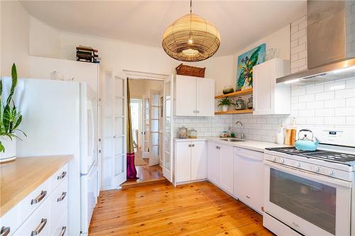 15 Liberty Street, Hamilton, ON - Indoor Photo Showing Kitchen