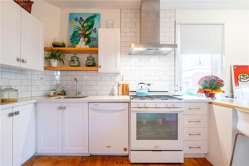 15 Liberty Street, Hamilton, ON - Indoor Photo Showing Kitchen