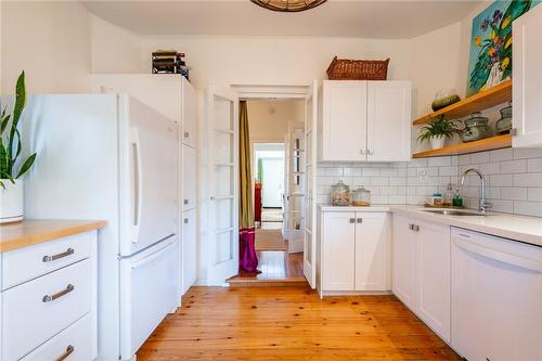 15 Liberty Street, Hamilton, ON - Indoor Photo Showing Kitchen