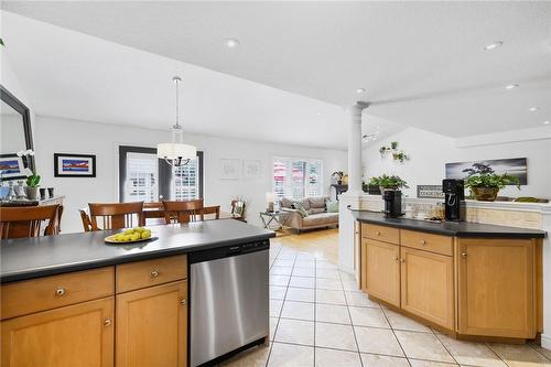 24 Benziger Lane, Hamilton, ON - Indoor Photo Showing Kitchen