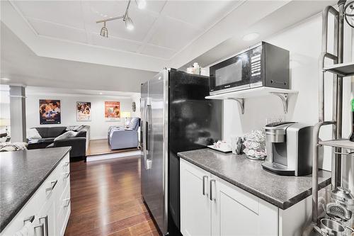 24 Benziger Lane, Hamilton, ON - Indoor Photo Showing Kitchen