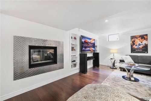 24 Benziger Lane, Hamilton, ON - Indoor Photo Showing Living Room