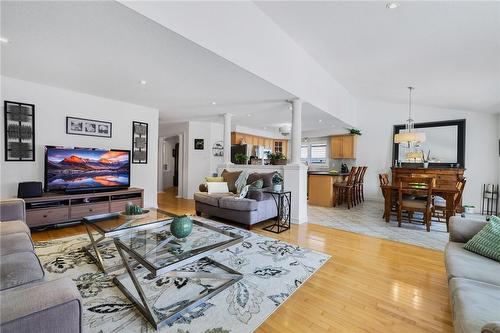 24 Benziger Lane, Hamilton, ON - Indoor Photo Showing Living Room