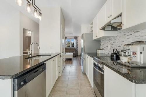 70 Plains Road W|Unit #46, Burlington, ON - Indoor Photo Showing Kitchen With Upgraded Kitchen