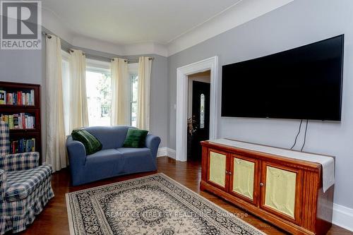 23 Fairview Avenue, St. Thomas, ON - Indoor Photo Showing Living Room