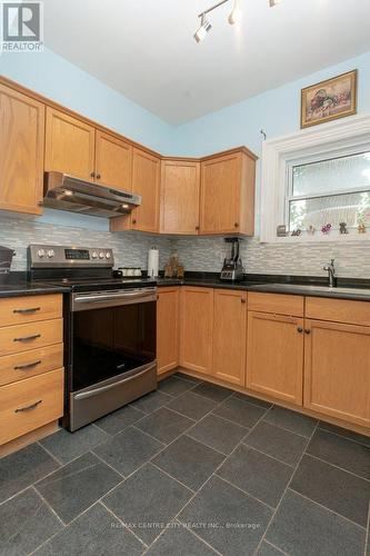 23 Fairview Avenue, St. Thomas, ON - Indoor Photo Showing Kitchen