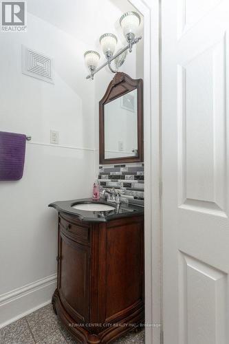 23 Fairview Avenue, St. Thomas, ON - Indoor Photo Showing Bathroom