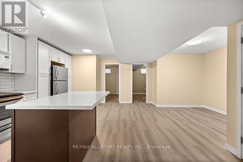 4 Smith Street, Bradford West Gwillimbury, ON - Indoor Photo Showing Kitchen