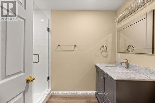 4 Smith Street, Bradford West Gwillimbury, ON - Indoor Photo Showing Bathroom