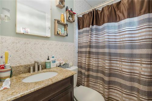 253 West 33Rd Street, Hamilton, ON - Indoor Photo Showing Bathroom