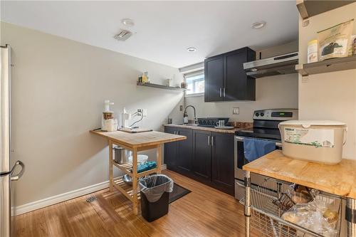 253 West 33Rd Street, Hamilton, ON - Indoor Photo Showing Kitchen