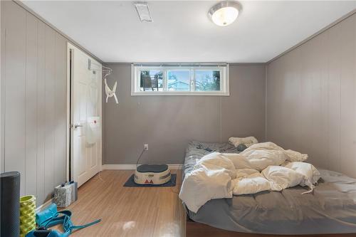 253 West 33Rd Street, Hamilton, ON - Indoor Photo Showing Bedroom