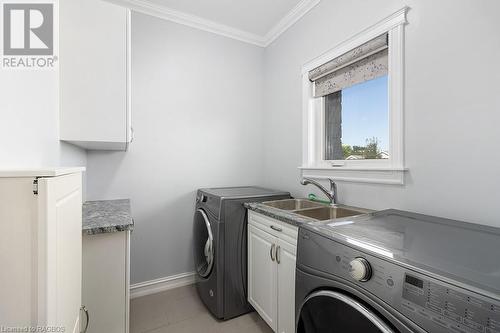 37 Grayview Drive, Markdale, ON - Indoor Photo Showing Laundry Room