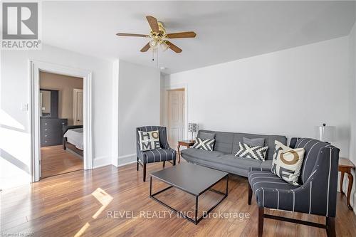 16 Dexter Street, St. Catharines, ON - Indoor Photo Showing Living Room