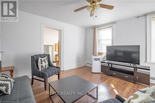 16 Dexter Street, St. Catharines, ON - Indoor Photo Showing Living Room