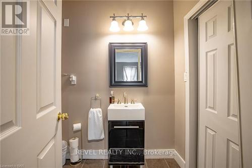 16 Dexter Street, St. Catharines, ON - Indoor Photo Showing Bathroom