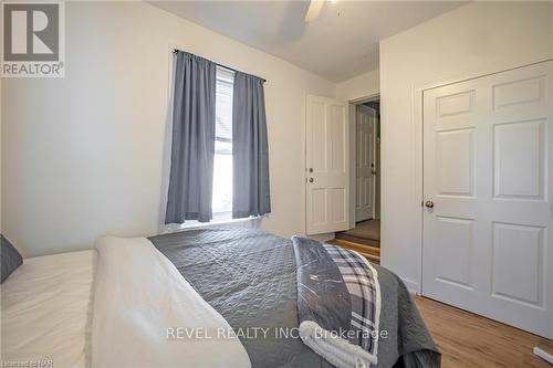 16 Dexter Street, St. Catharines, ON - Indoor Photo Showing Bedroom