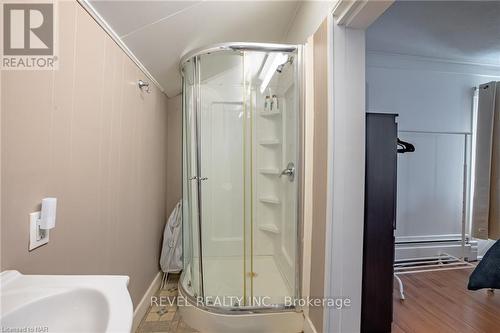 16 Dexter Street, St. Catharines, ON - Indoor Photo Showing Bathroom