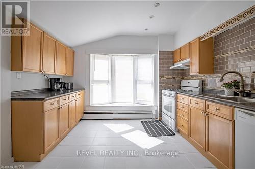 16 Dexter Street, St. Catharines, ON - Indoor Photo Showing Kitchen