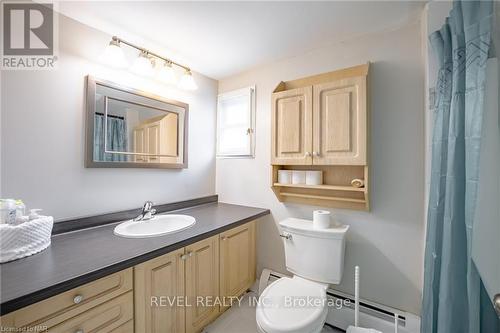 16 Dexter Street, St. Catharines, ON - Indoor Photo Showing Bathroom