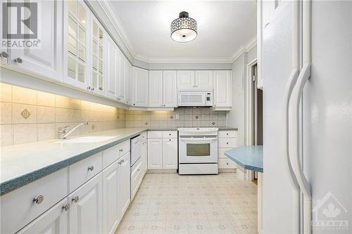 1505 Baseline Road Unit#104, Ottawa, ON - Indoor Photo Showing Kitchen