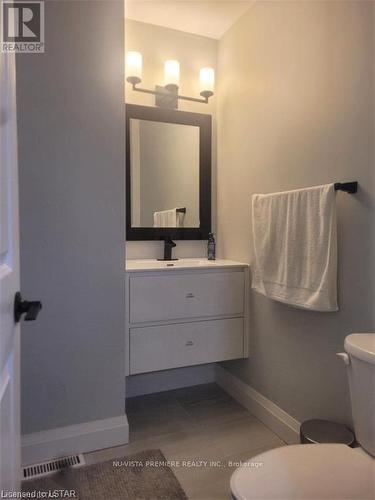 60 Fiddlers Green Road, London, ON - Indoor Photo Showing Bathroom