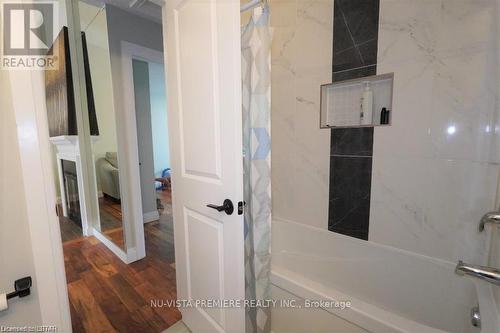 60 Fiddlers Green Road, London, ON - Indoor Photo Showing Bathroom