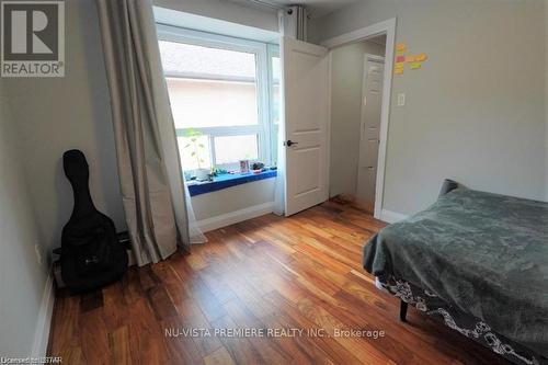 60 Fiddlers Green Road, London, ON - Indoor Photo Showing Bedroom