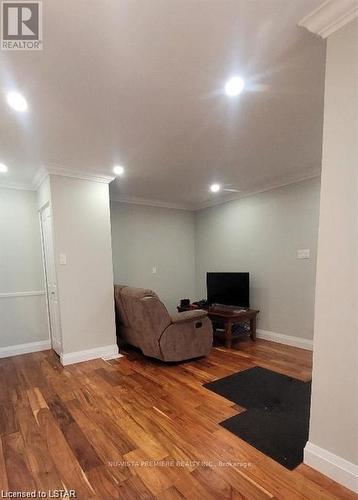 60 Fiddlers Green Road, London, ON - Indoor Photo Showing Other Room