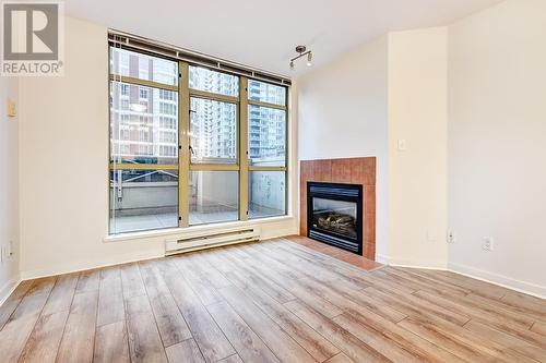 405 819 Hamilton Street, Vancouver, BC - Indoor Photo Showing Living Room With Fireplace