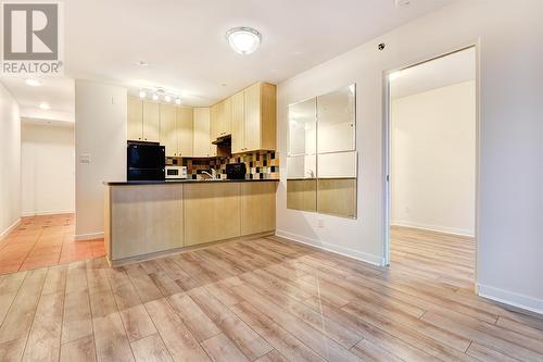 405 819 Hamilton Street, Vancouver, BC - Indoor Photo Showing Kitchen