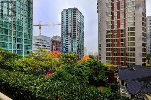 405 819 Hamilton Street, Vancouver, BC - Outdoor With Facade