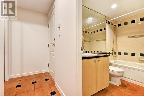 405 819 Hamilton Street, Vancouver, BC - Indoor Photo Showing Bathroom