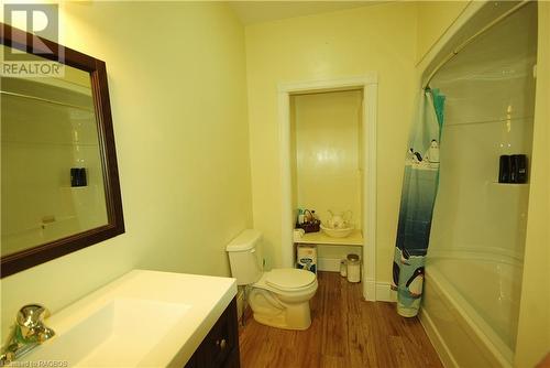 BUILT IN TUB / SHOWER - 412 Goderich St, Port Elgin, ON - Indoor Photo Showing Bathroom