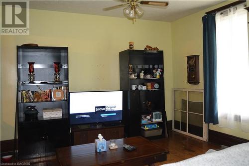 LIVING ROOM WITH HARDWOOD FLOORS - 412 Goderich St, Port Elgin, ON - Indoor