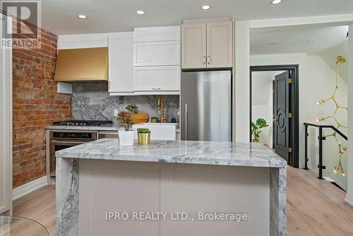 121 Sorauren Avenue, Toronto (Roncesvalles), ON - Indoor Photo Showing Kitchen With Upgraded Kitchen