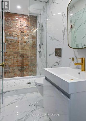 121 Sorauren Avenue, Toronto (Roncesvalles), ON - Indoor Photo Showing Bathroom