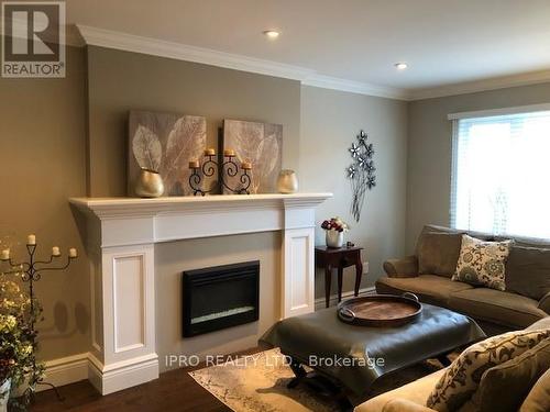 4581 Crosswinds Drive, Mississauga (East Credit), ON - Indoor Photo Showing Living Room With Fireplace