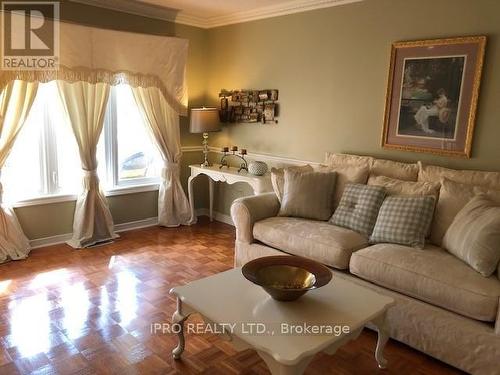 4581 Crosswinds Drive, Mississauga (East Credit), ON - Indoor Photo Showing Living Room