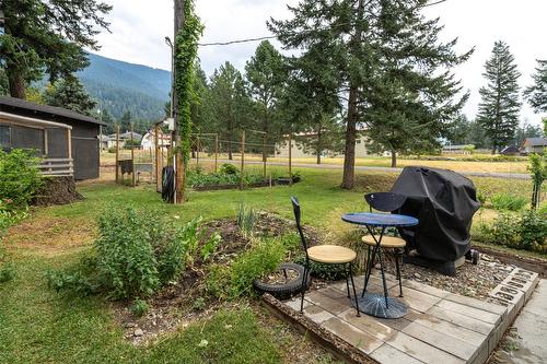 5664 Ponderosa Road, Falkland, BC - Outdoor