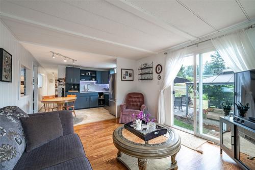 5664 Ponderosa Road, Falkland, BC - Indoor Photo Showing Living Room