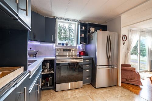 5664 Ponderosa Road, Falkland, BC - Indoor Photo Showing Kitchen