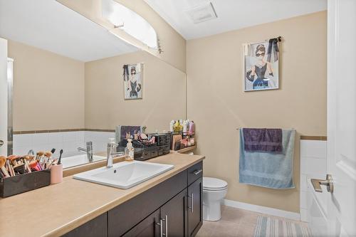 310-1350 Ridgeway Drive, Kelowna, BC - Indoor Photo Showing Bathroom