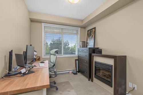 310-1350 Ridgeway Drive, Kelowna, BC - Indoor Photo Showing Office