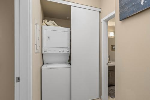 310-1350 Ridgeway Drive, Kelowna, BC - Indoor Photo Showing Laundry Room