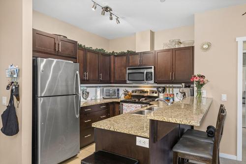 310-1350 Ridgeway Drive, Kelowna, BC - Indoor Photo Showing Kitchen With Stainless Steel Kitchen