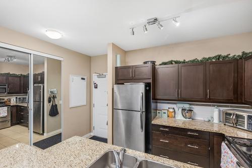 310-1350 Ridgeway Drive, Kelowna, BC - Indoor Photo Showing Kitchen With Stainless Steel Kitchen